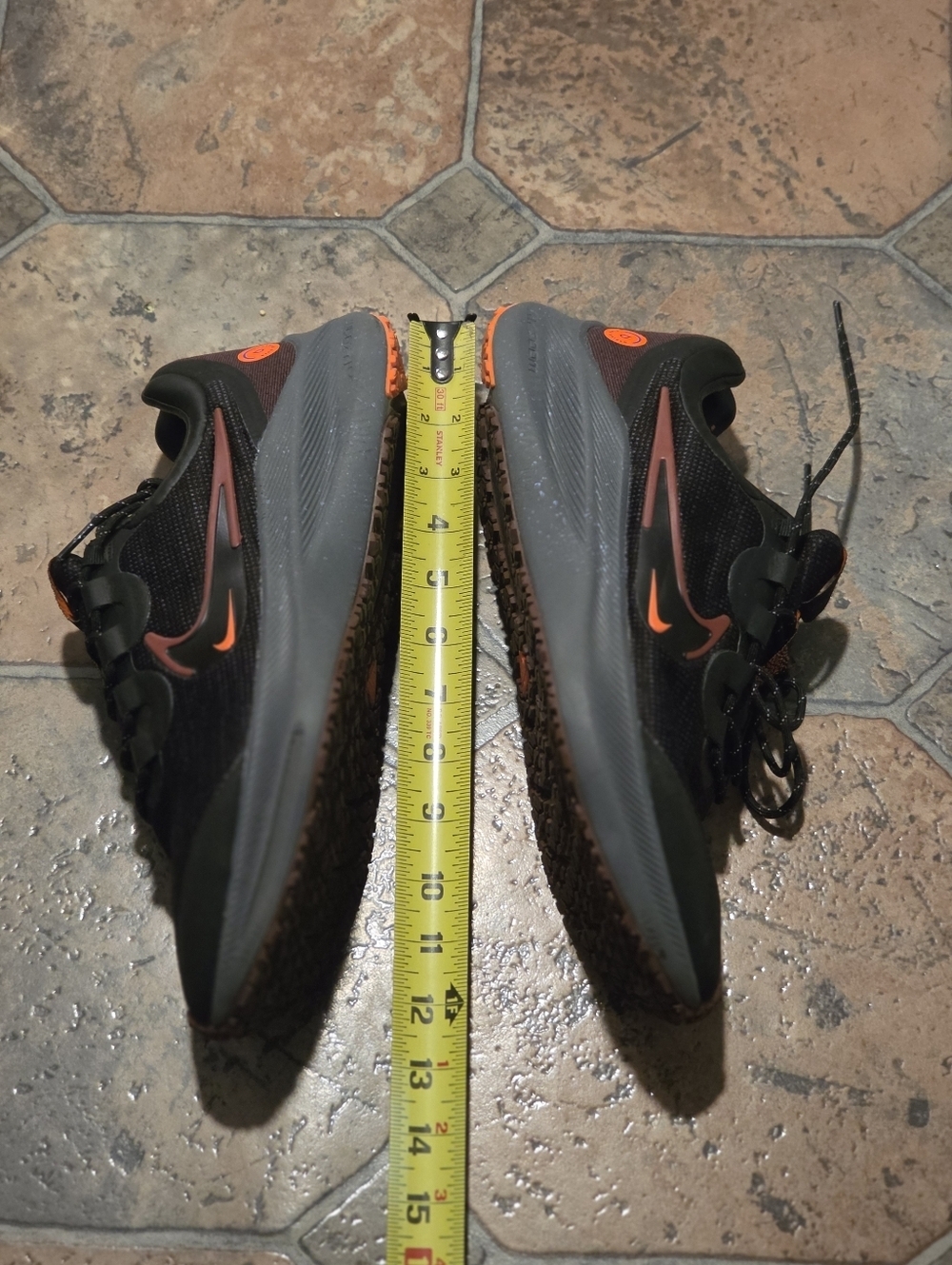 NIKE Winflo 8 Zoom Sield   Men’s Black Sneakers with Orange Accents Size 12. - Picture 4 of 15